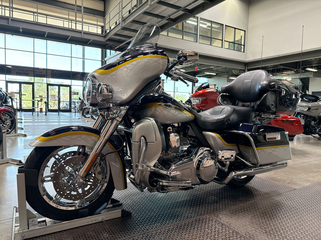 CVO® Ultra Classic® Electra Glide®
