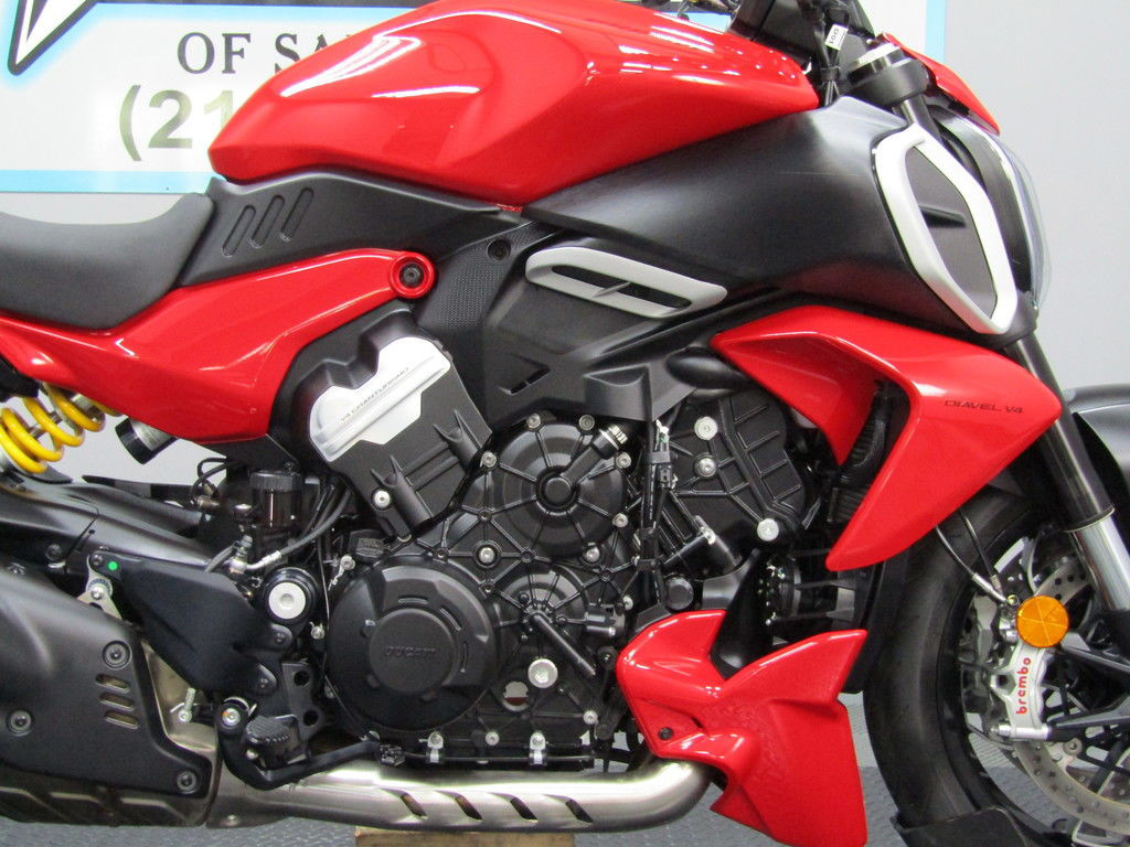 Diavel V4