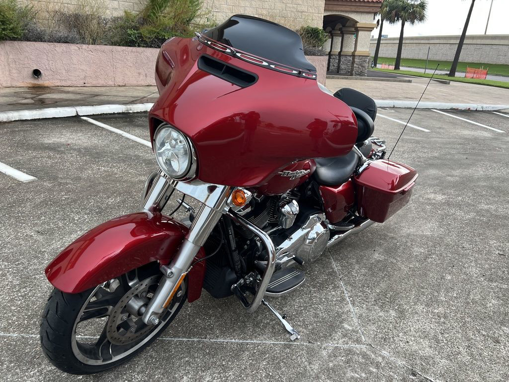 Street Glide®