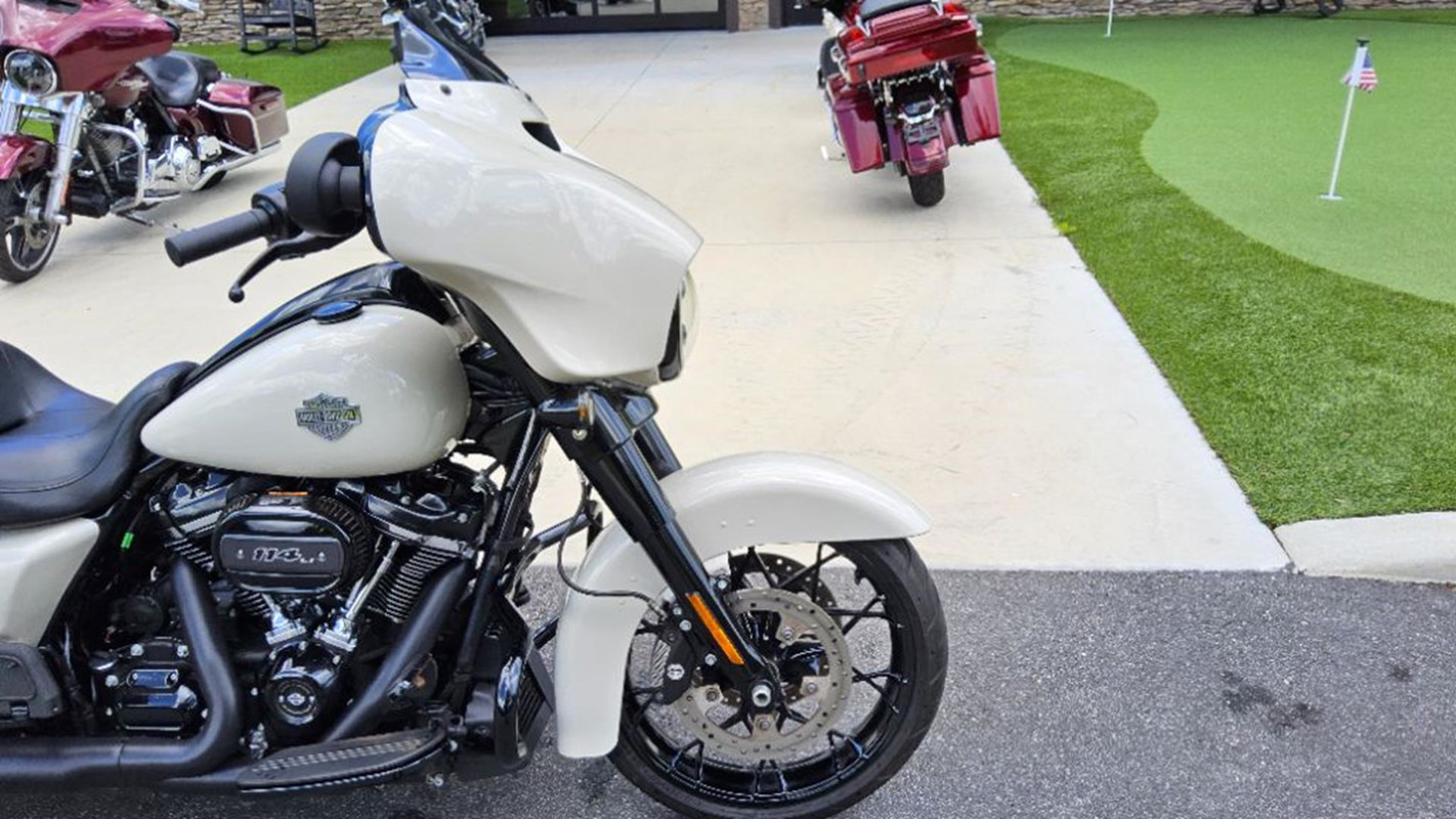 Street Glide®