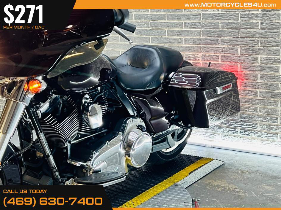 Street Glide®
