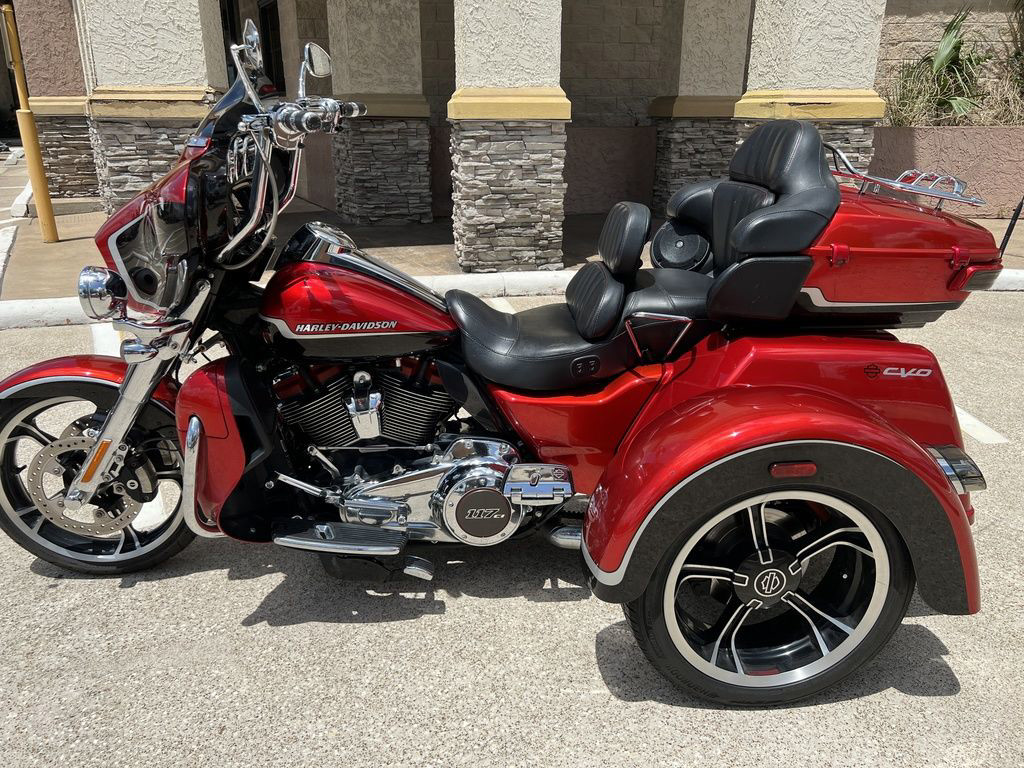 CVO® Tri Glide® Ultra