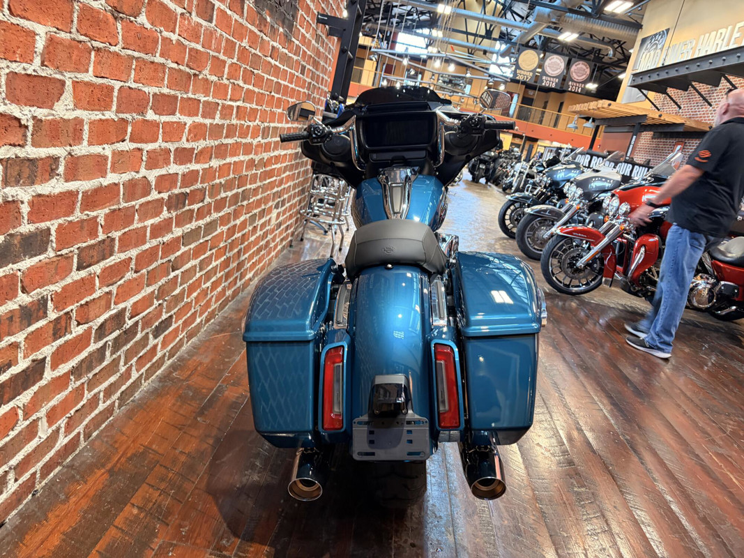 Street Glide®
