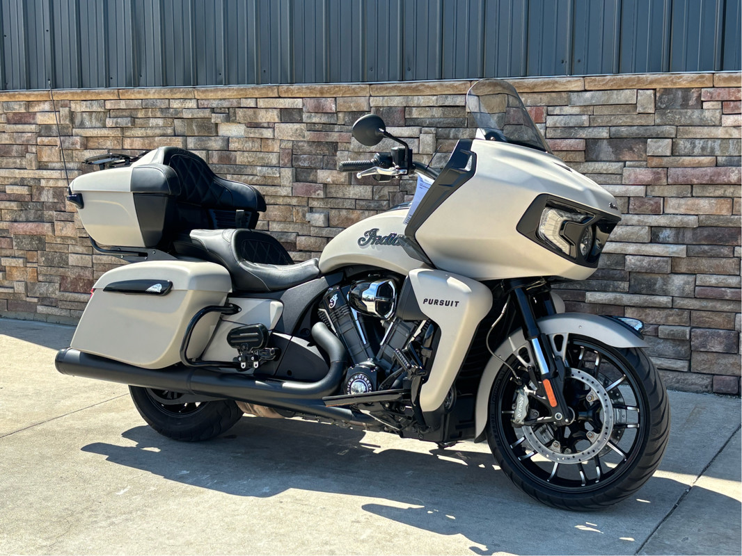 Pursuit Dark Horse Premium Package