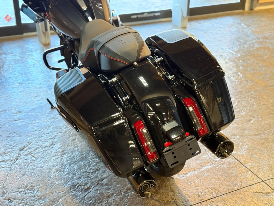 CVO® Road Glide®