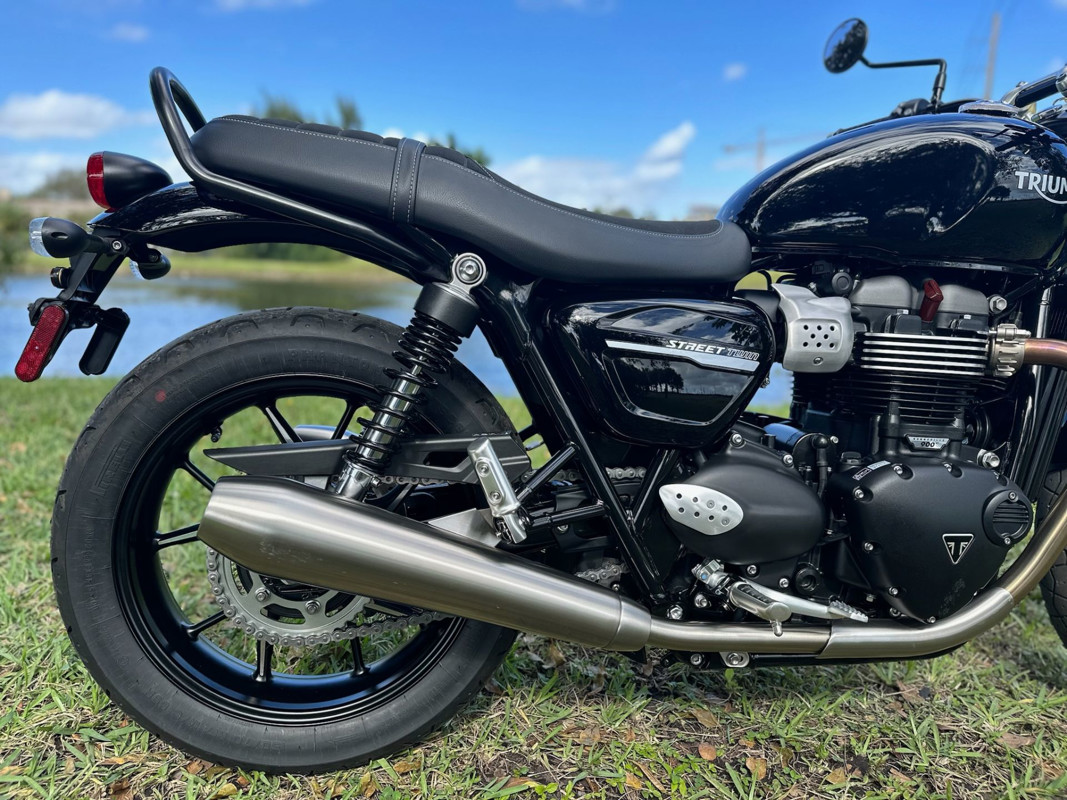 STREET TWIN 