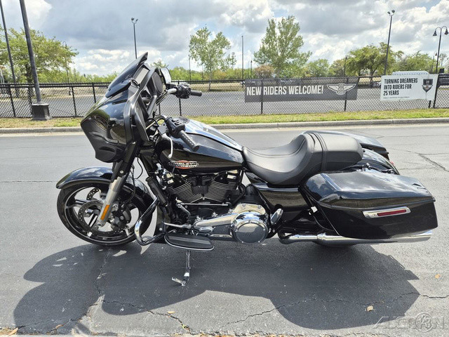 Street Glide®