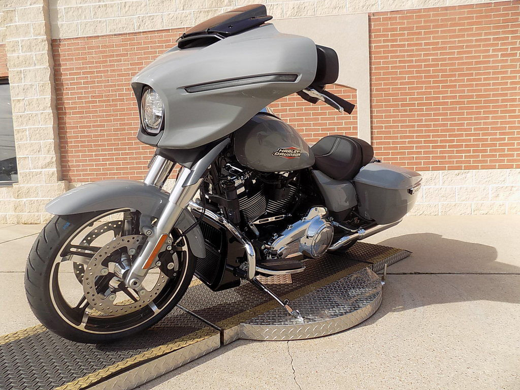 Street Glide®