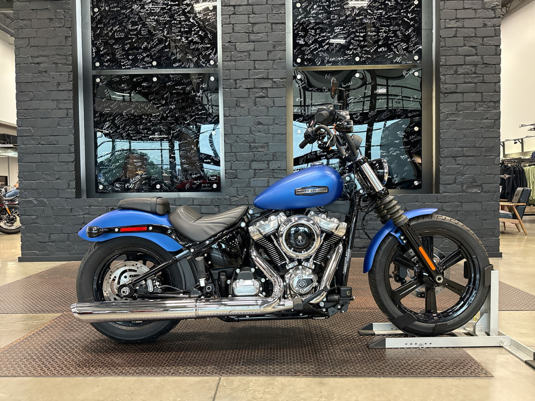 Street Bob®