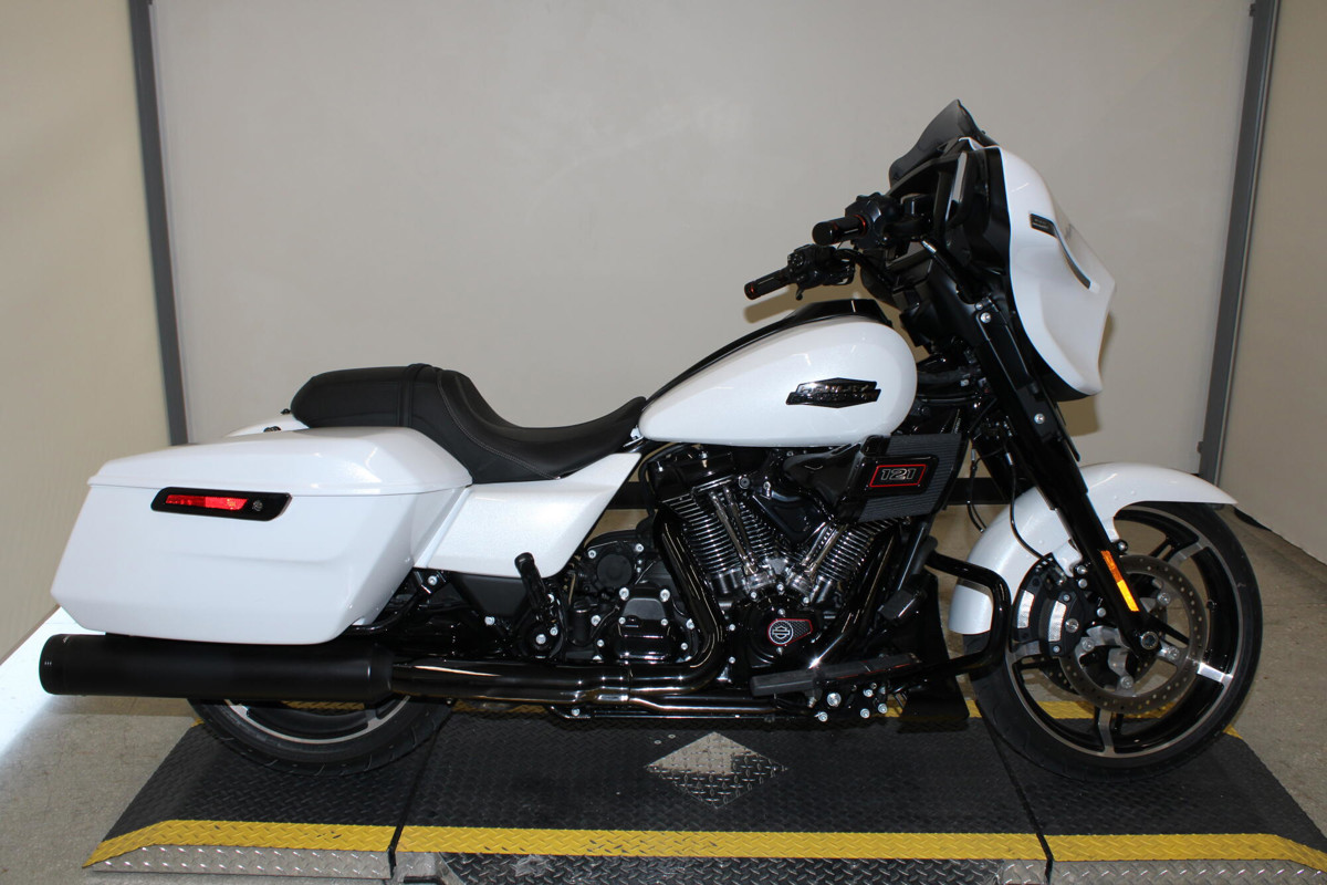 Street Glide®