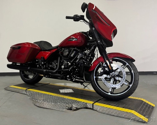 Street Glide®