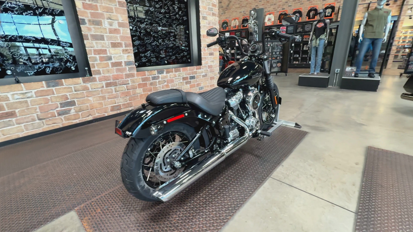 Street Bob®