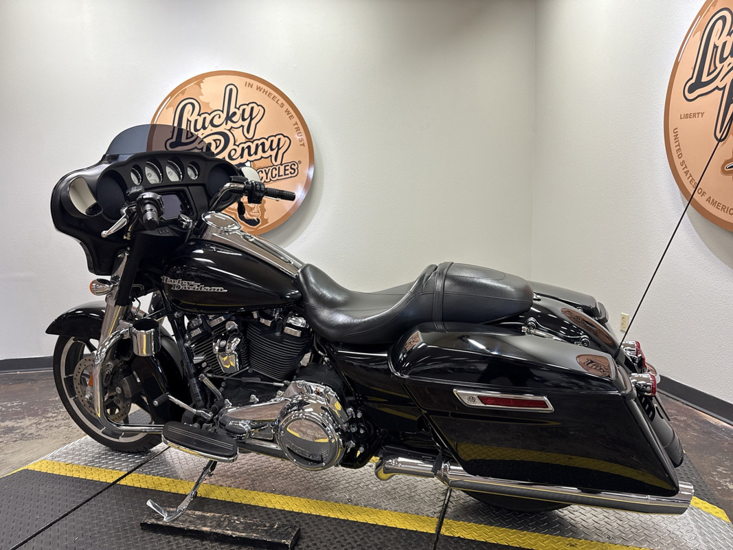 Street Glide®