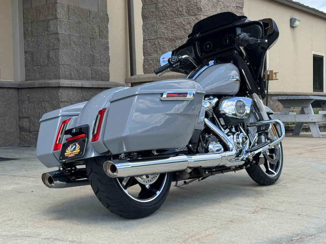 Street Glide®