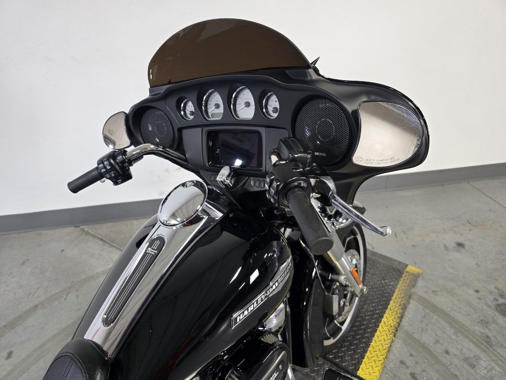 Street Glide®