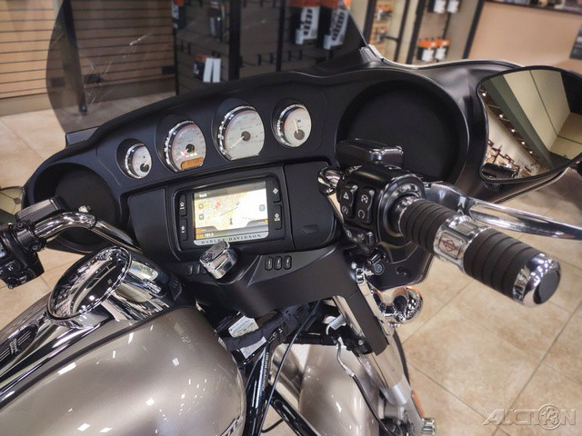 Street Glide®