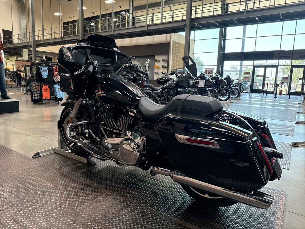 Street Glide®