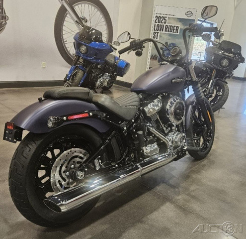 Street Bob®