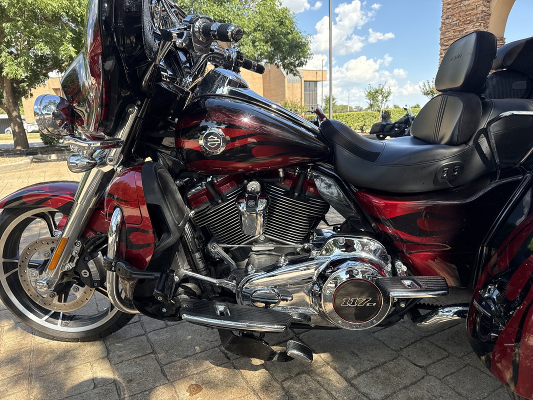 CVO® Tri Glide®