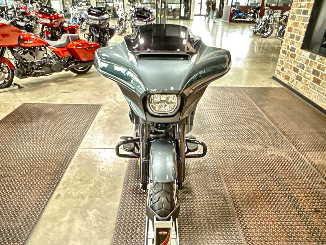 Street Glide®