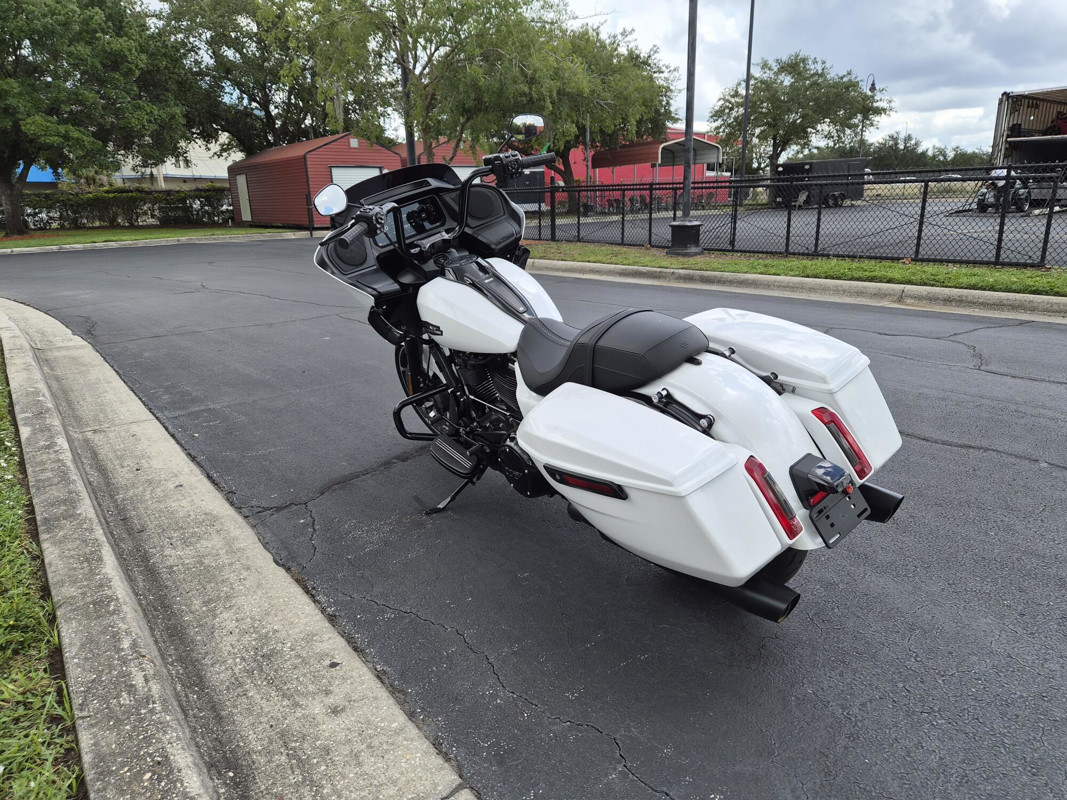 Road Glide®