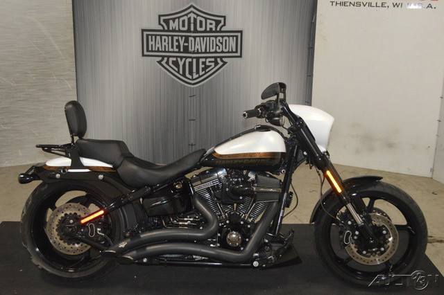 CVO® Pro Street Breakout®