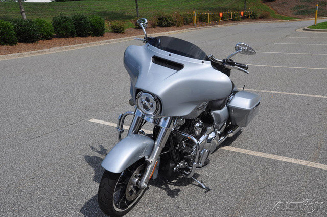 Street Glide®