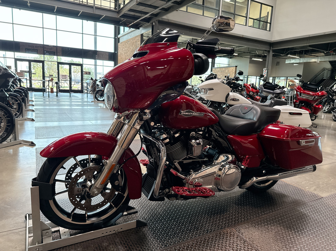 Street Glide®