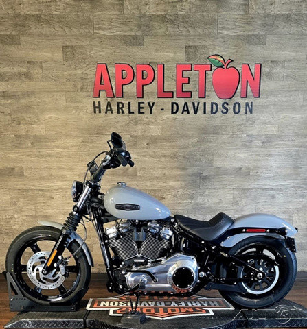 Street Bob®