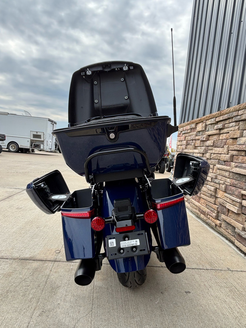 Pursuit Dark Horse 112