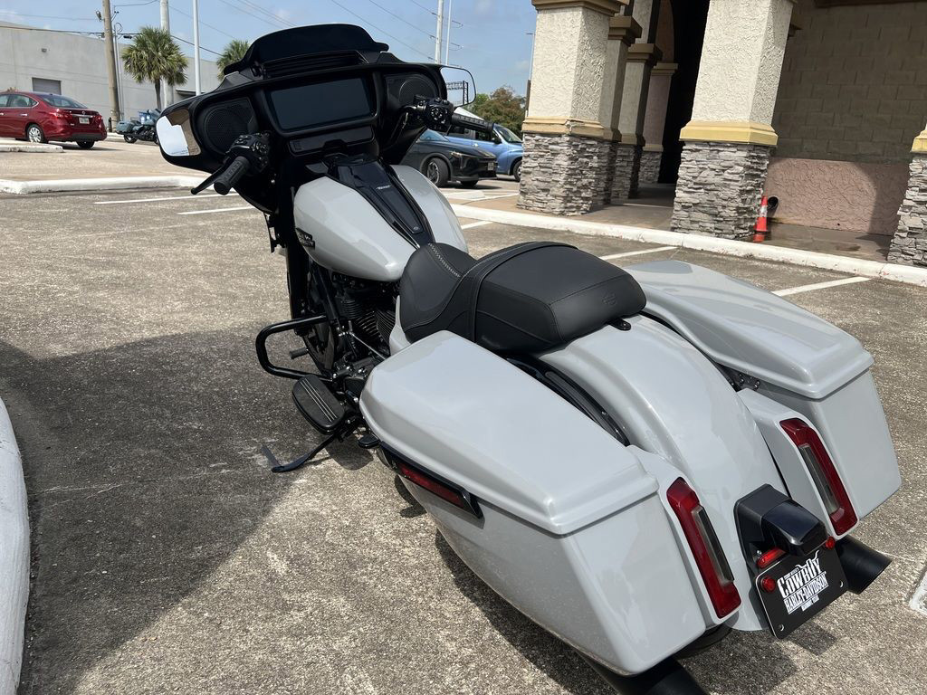Street Glide®