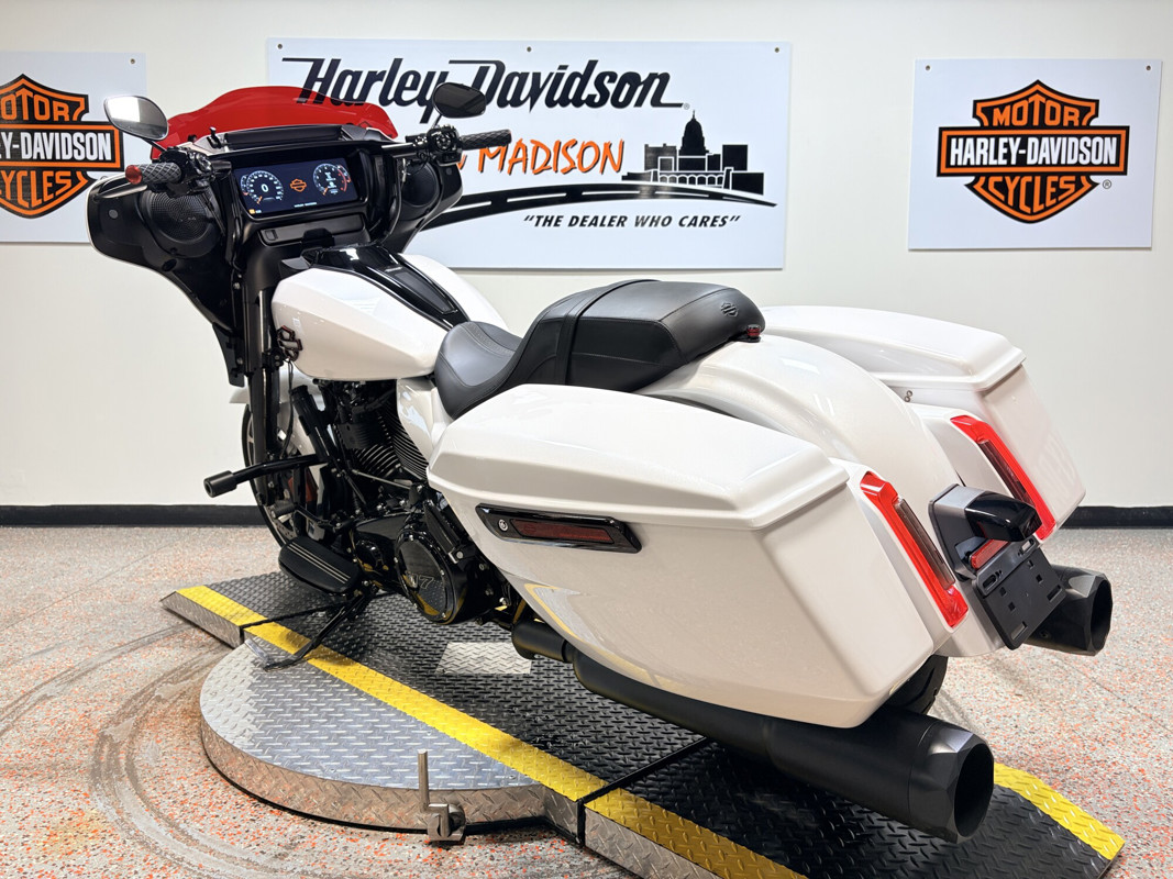 Street Glide®