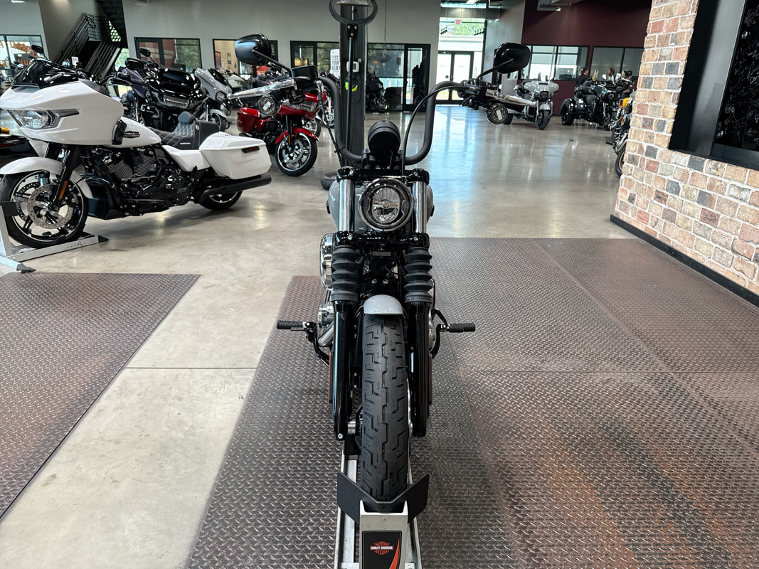 Street Bob®