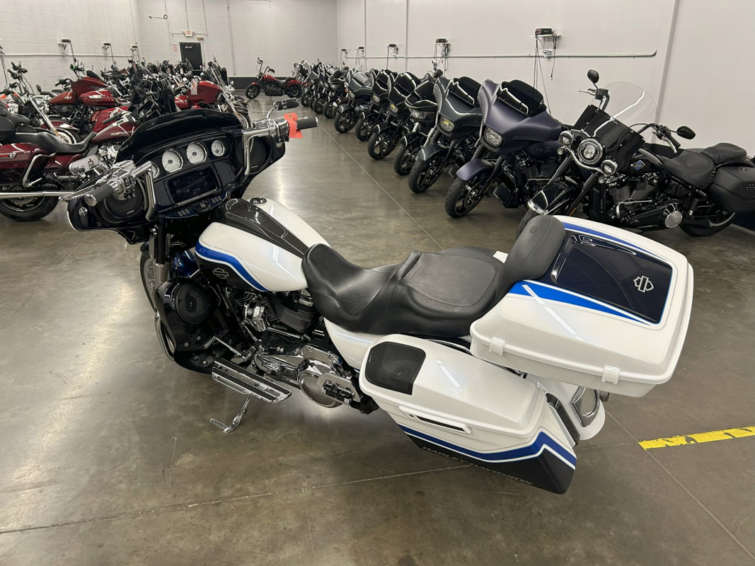 Street Glide®