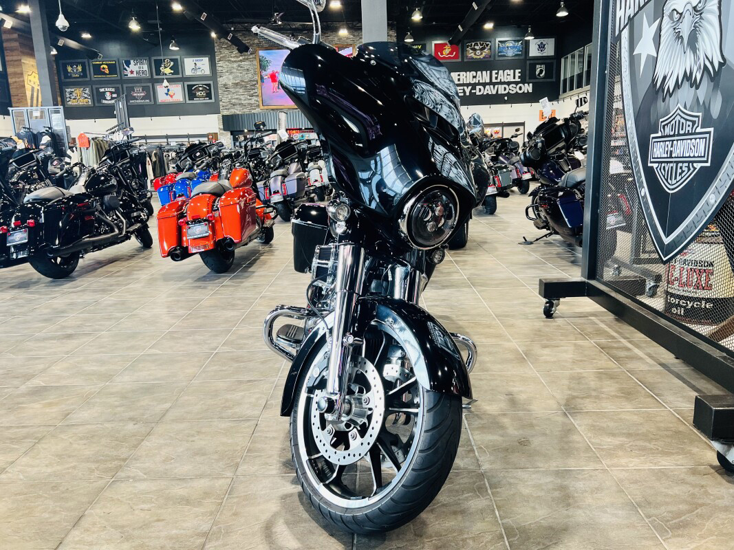 Street Glide®