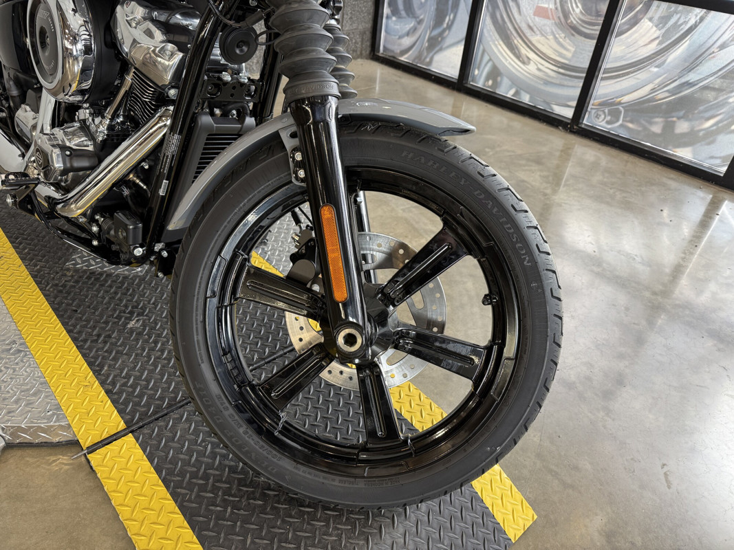 Street Bob®
