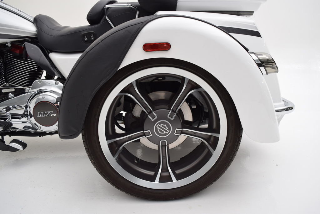 CVO Tri Glide® Ultra