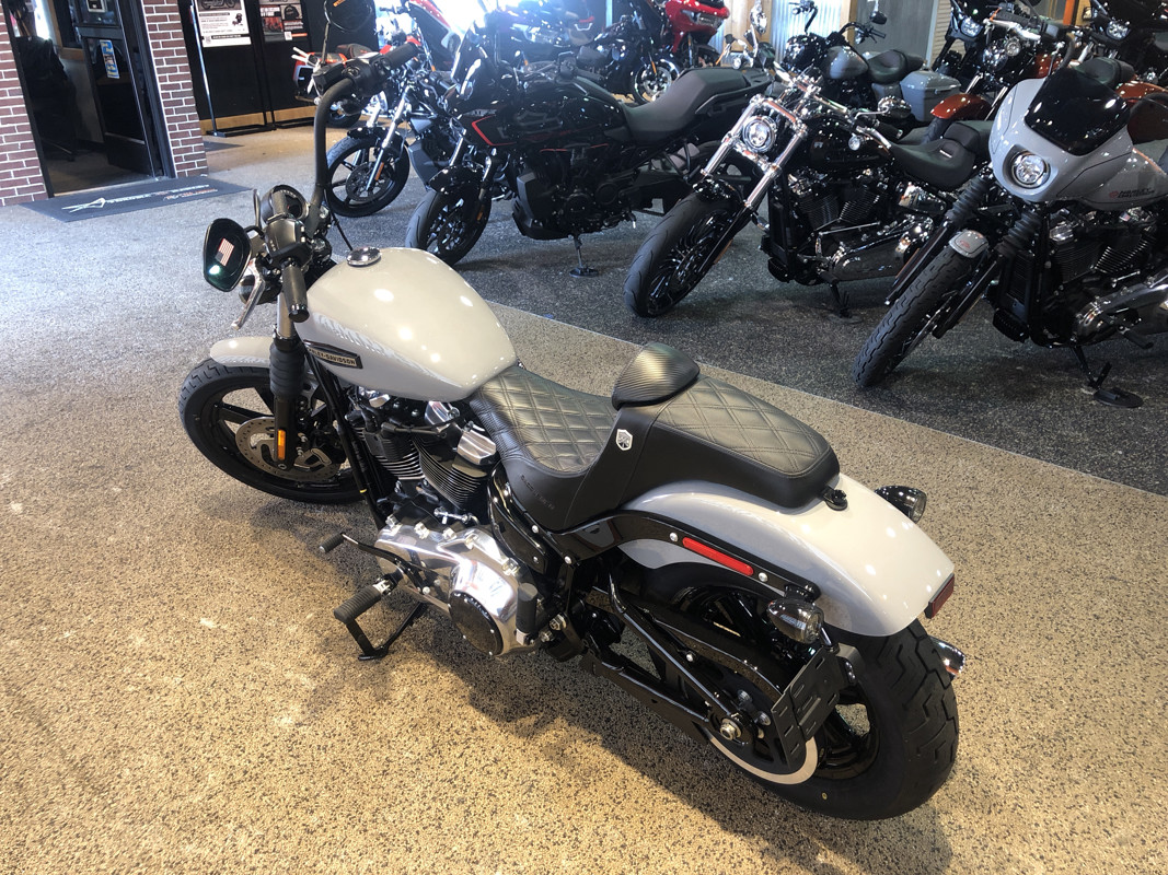 Street Bob®