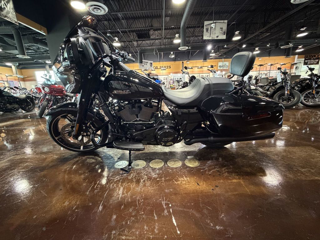 Street Glide®