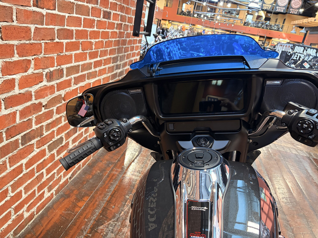 Street Glide®