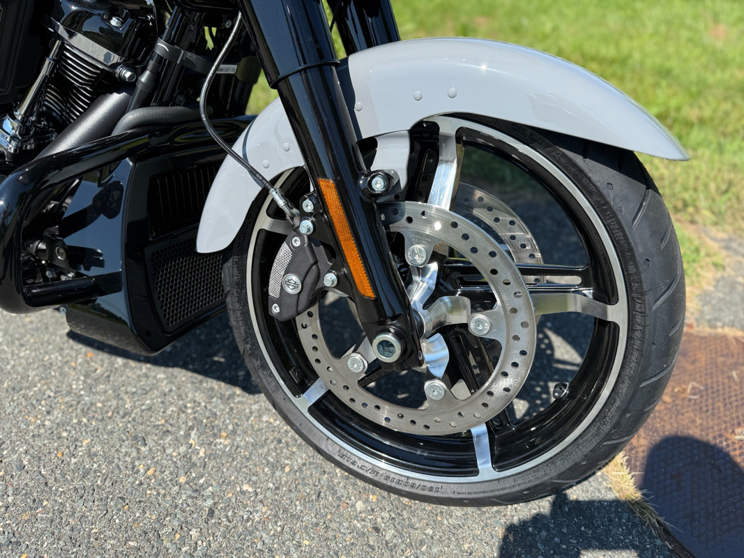 Road Glide®