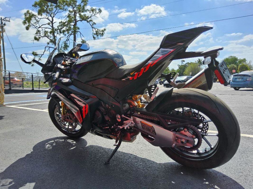 RSV4 1100