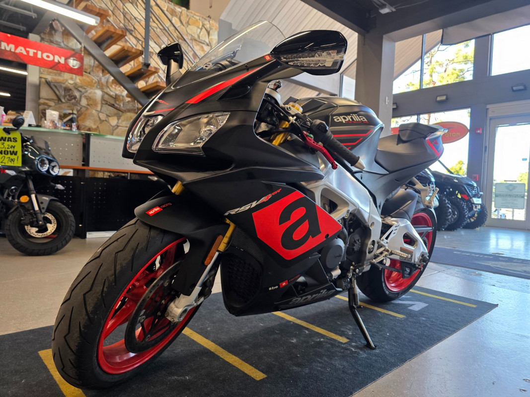 RSV4 RR