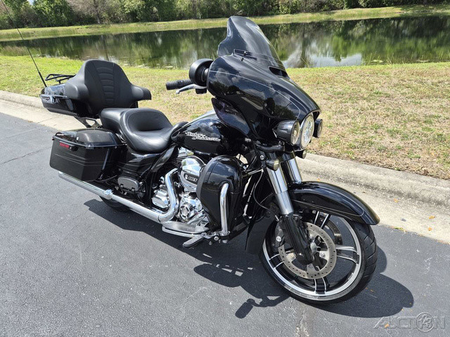 Street Glide®