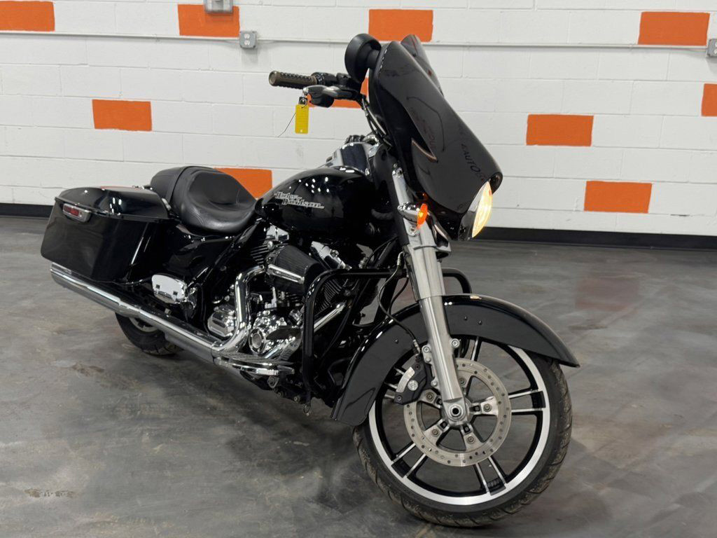 Street Glide®