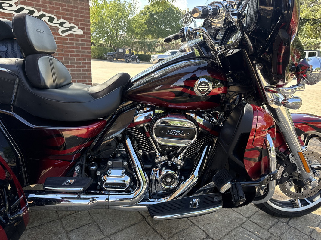 CVO® Tri Glide®