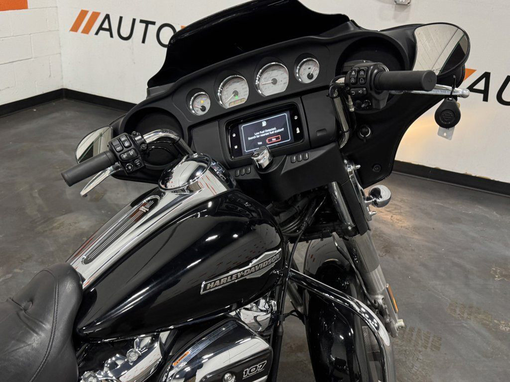 Street Glide®