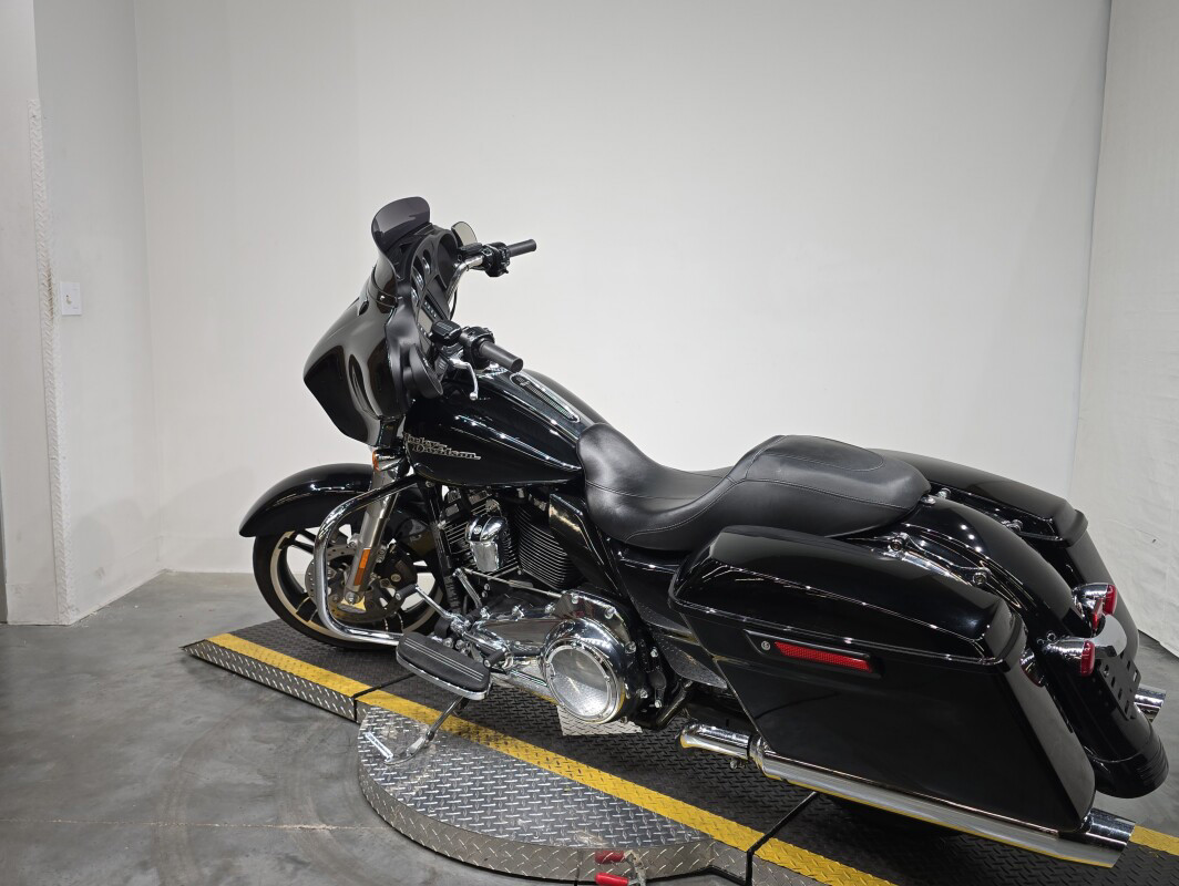 Street Glide®