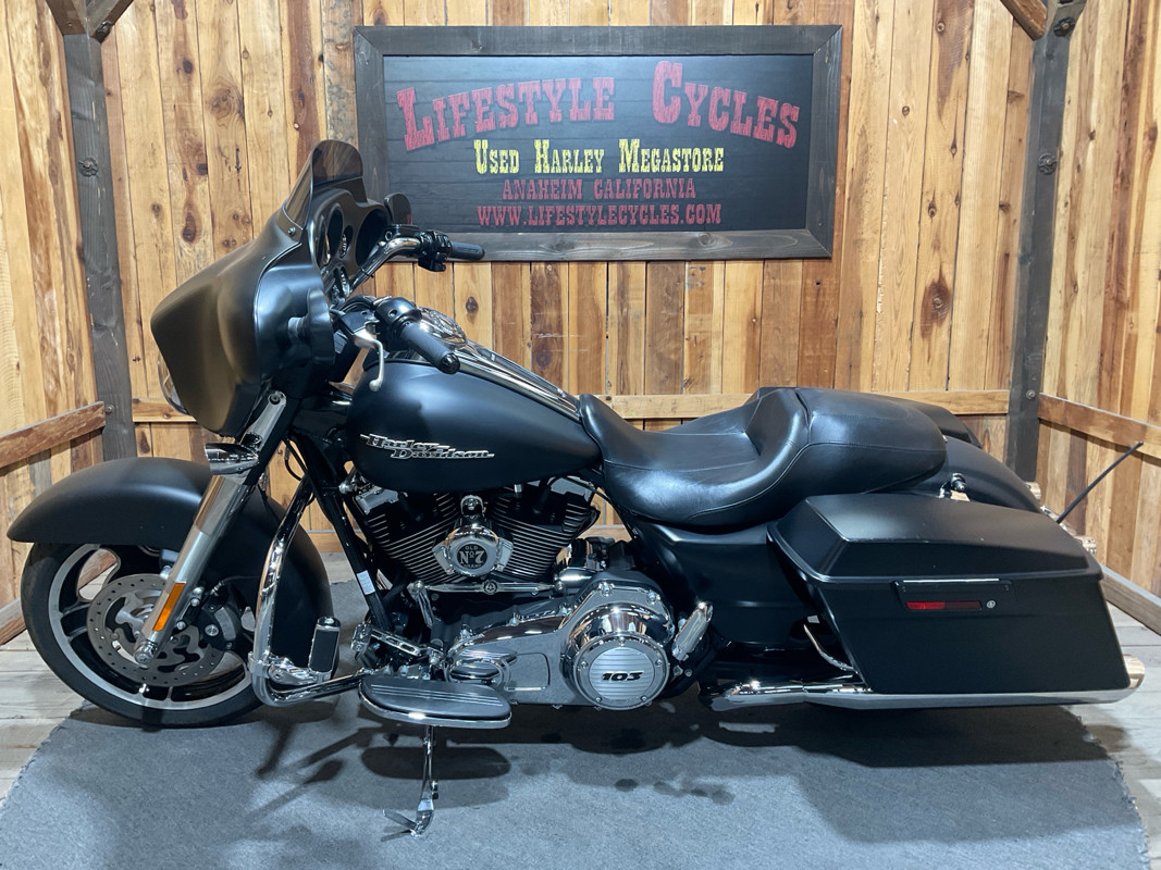 Street Glide®