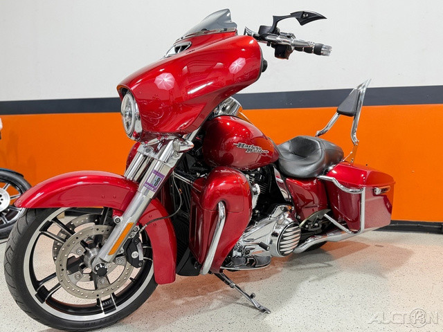 Street Glide®